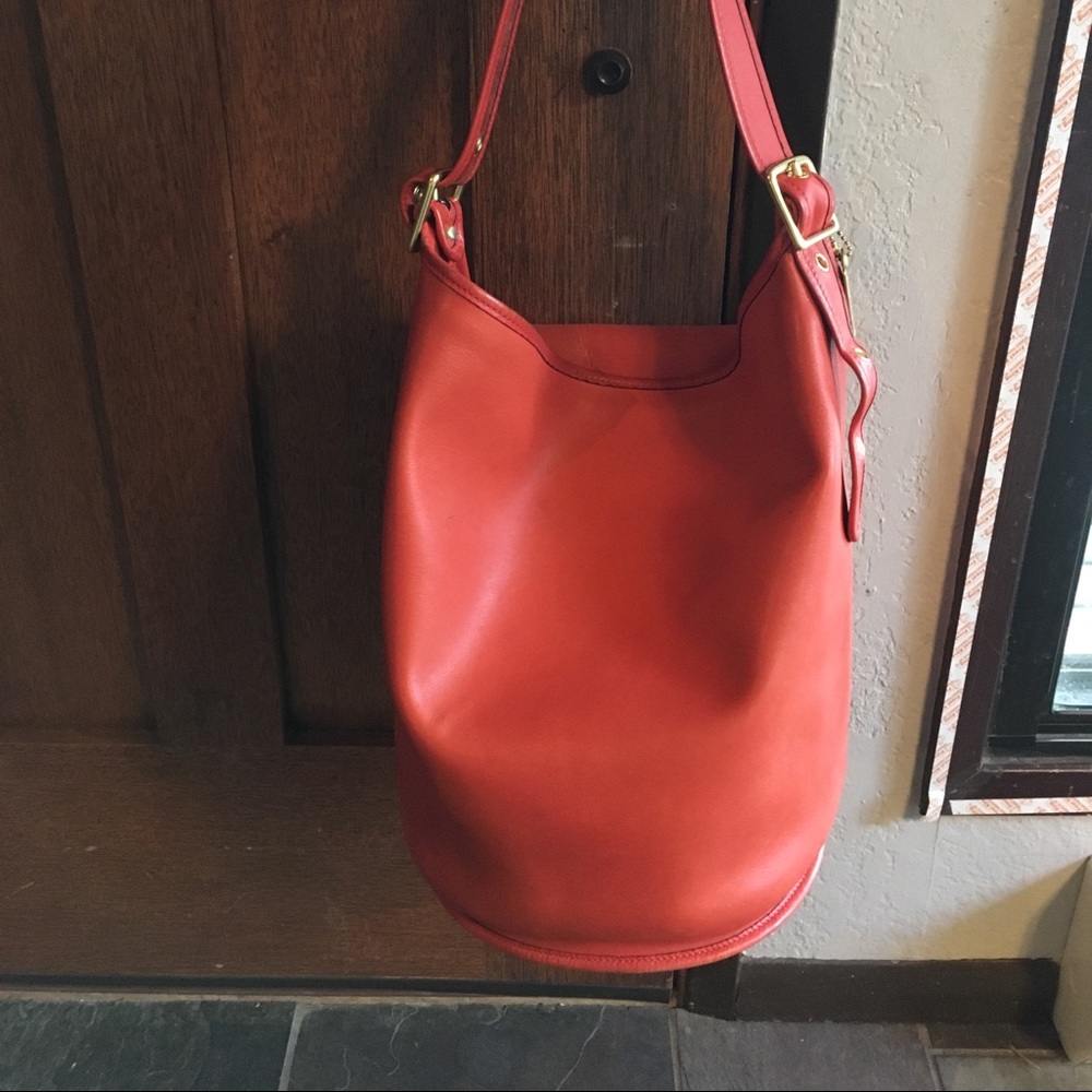 Limited Edition Vermillion Coach Duffle Sac
